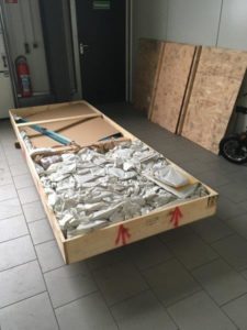 Holzkiste geöffnet