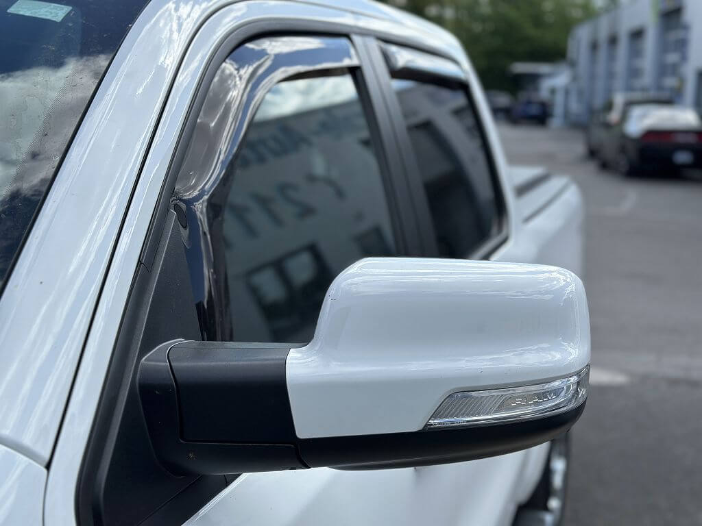 
Dodge RAM 1500 DT 5,7L BIGHORN full									