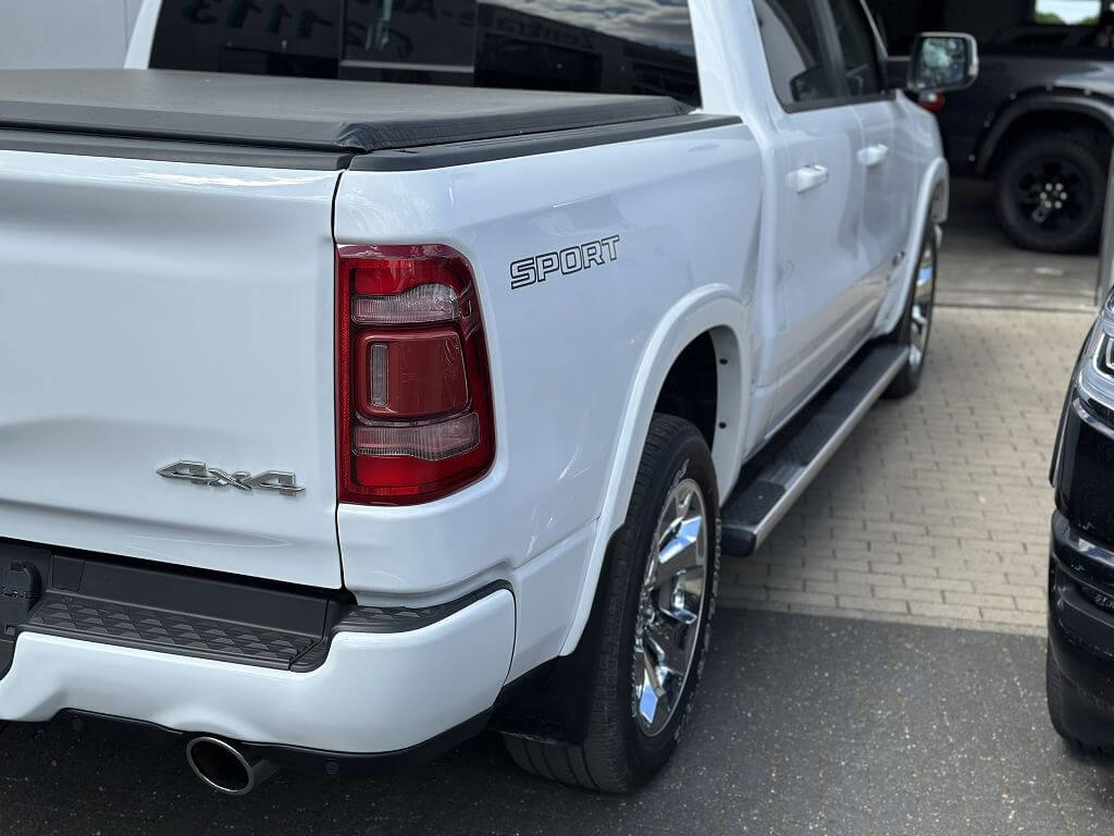 
Dodge RAM 1500 DT 5,7L BIGHORN full									
