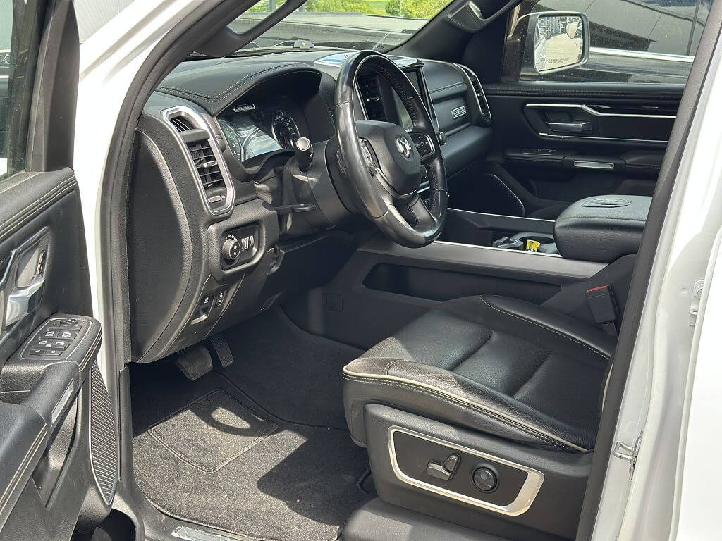 
Dodge RAM 1500 DT 5,7L BIGHORN full									