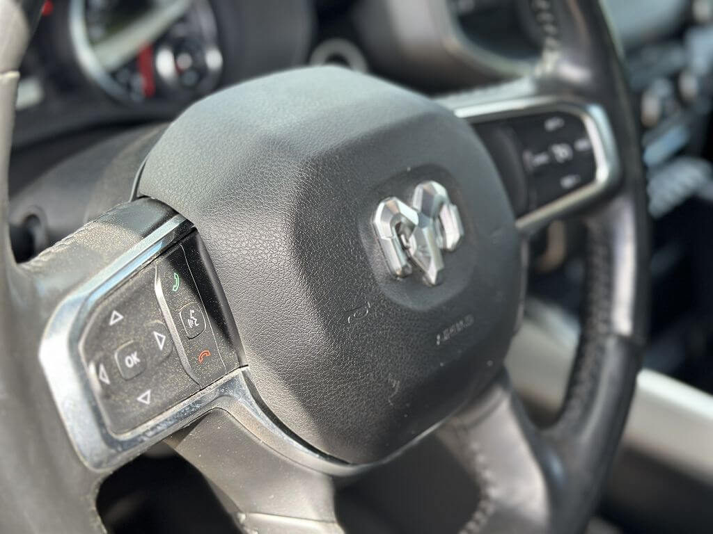 
Dodge RAM 1500 DT 5,7L BIGHORN full									