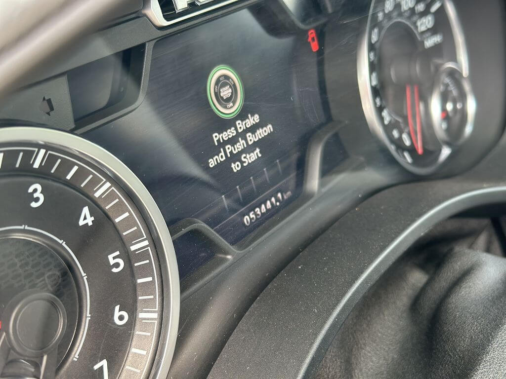 
Dodge RAM 1500 DT 5,7L BIGHORN full									