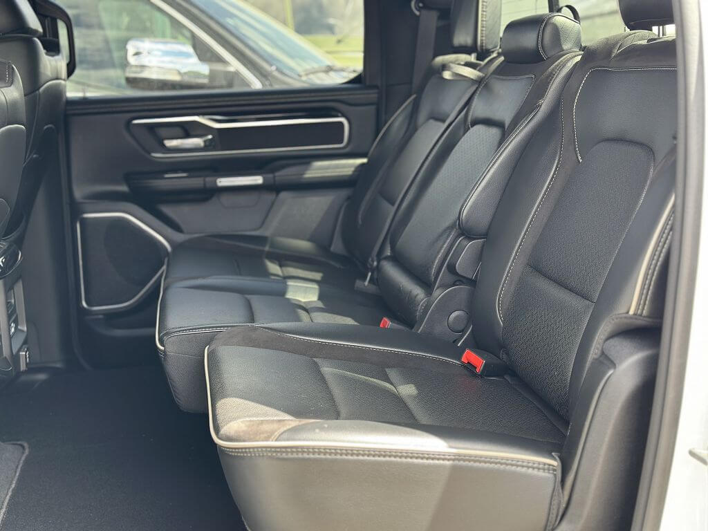
Dodge RAM 1500 DT 5,7L BIGHORN full									