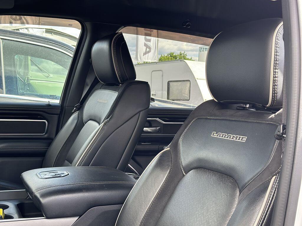 
Dodge RAM 1500 DT 5,7L BIGHORN full									