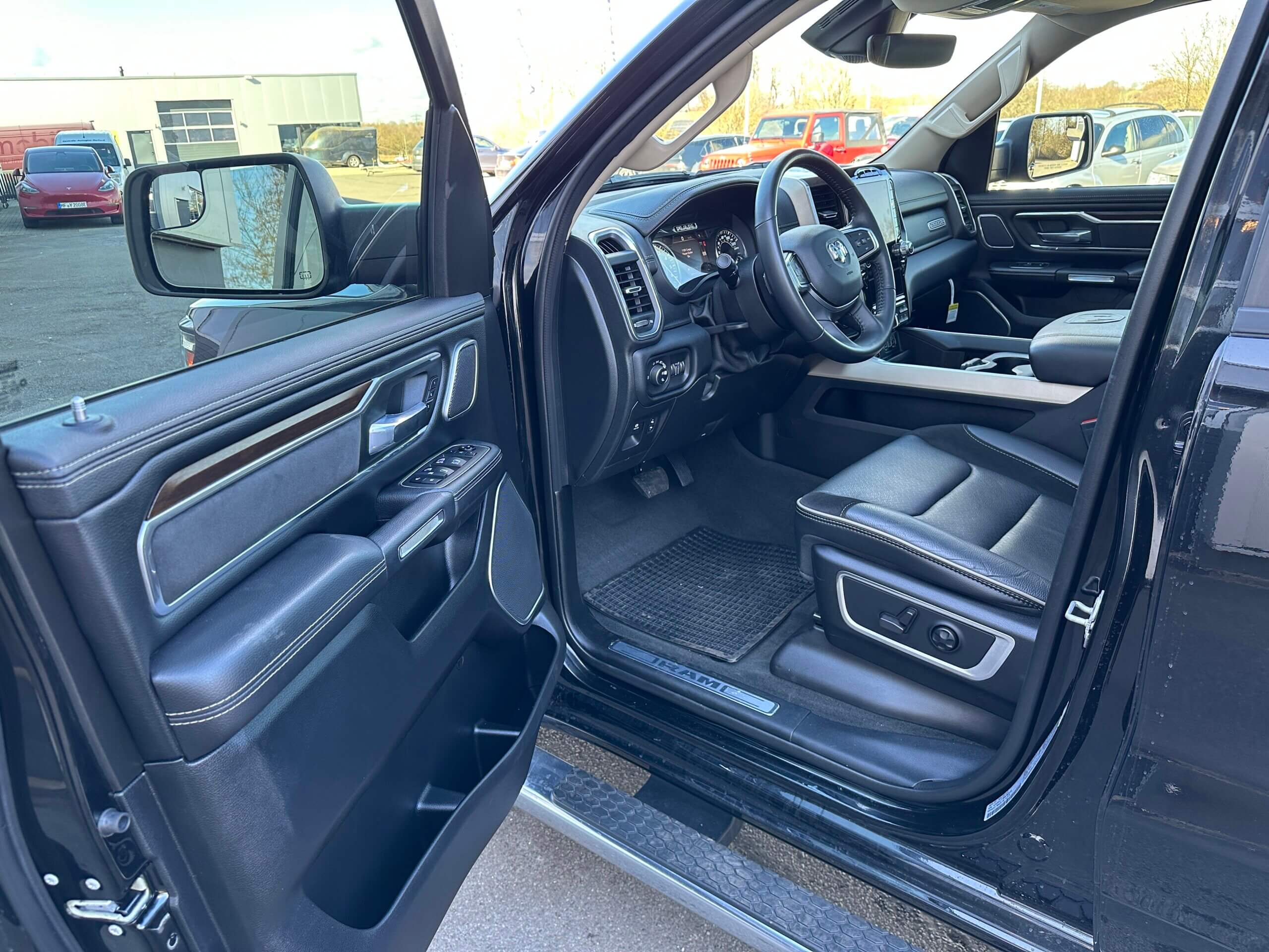 
RAM 1500 5,7 E-Torque Bighorn 12″ + LPG (4.000€) full									