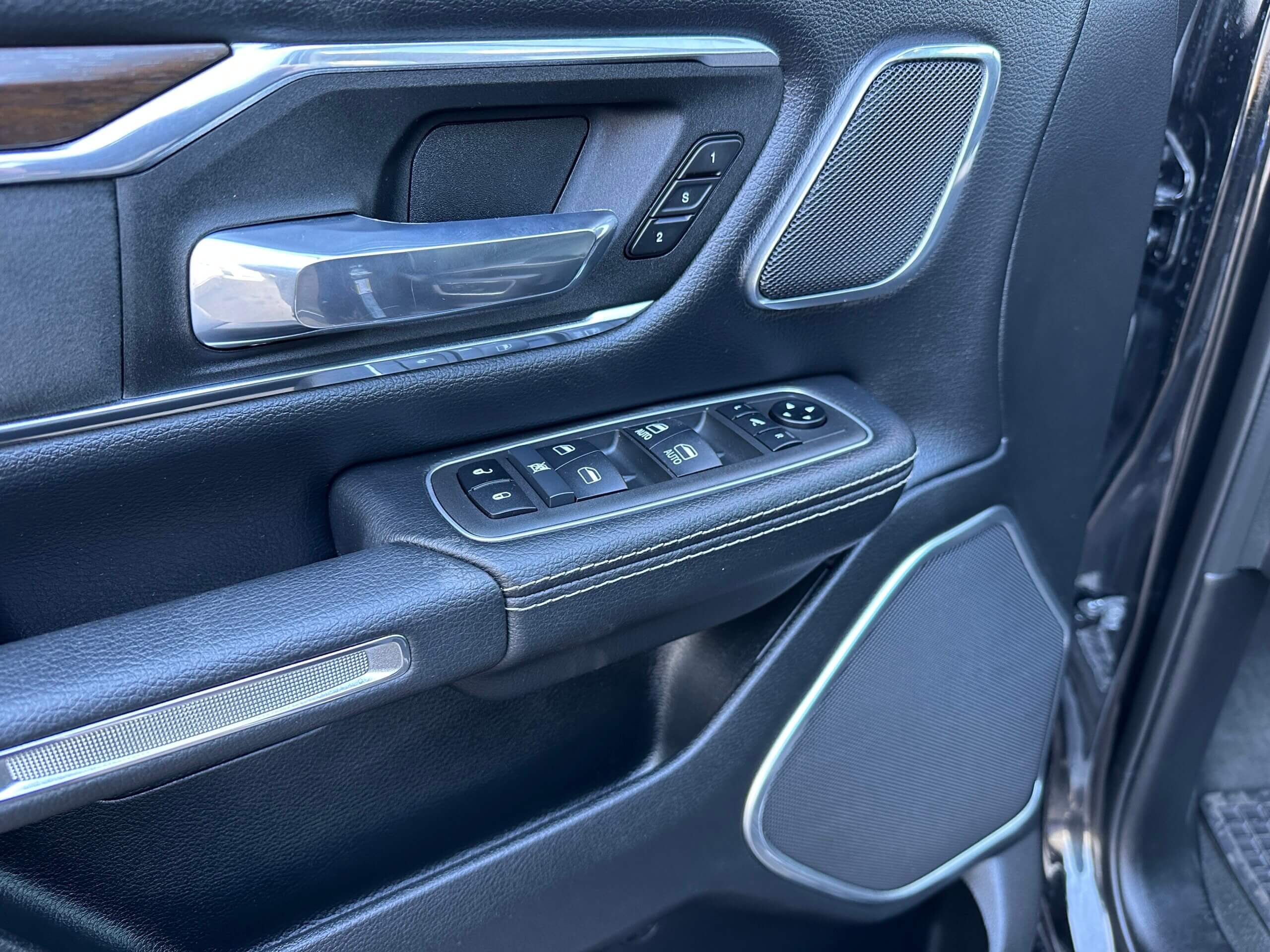 
RAM 1500 5,7 E-Torque Bighorn 12″ + LPG (4.000€) full									