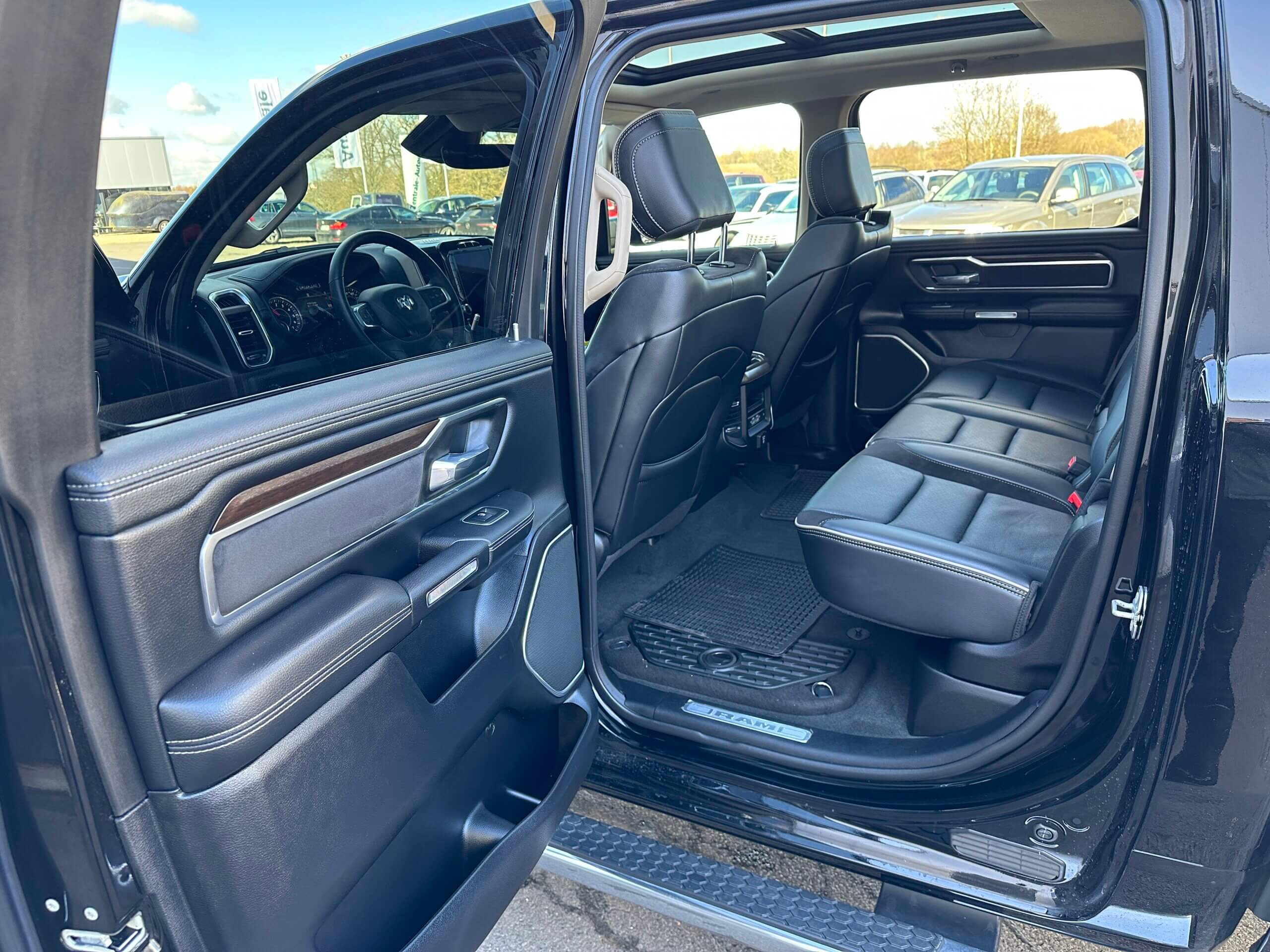 
RAM 1500 5,7 E-Torque Bighorn 12″ + LPG (4.000€) full									