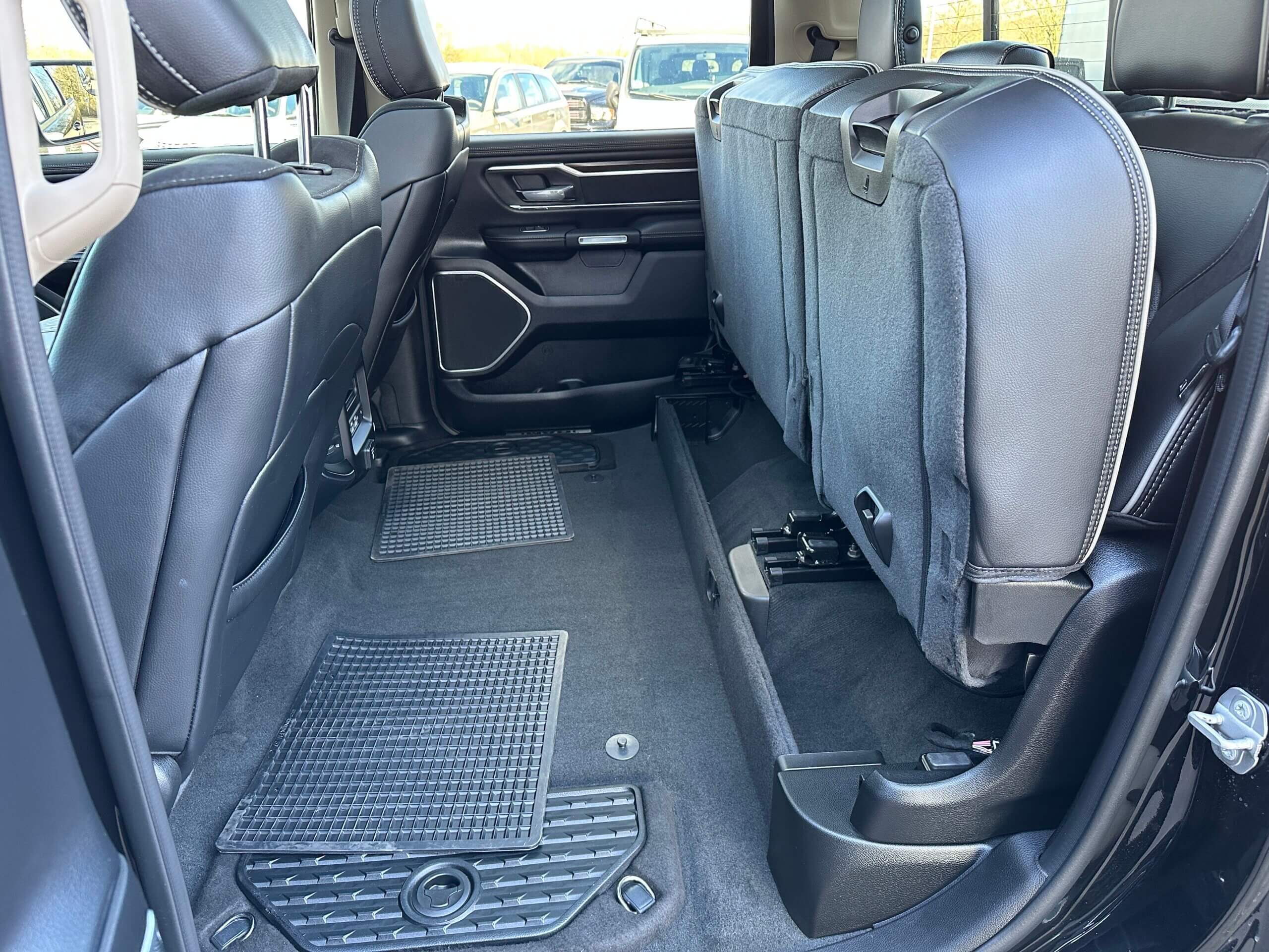 
RAM 1500 5,7 E-Torque Bighorn 12″ + LPG (4.000€) full									