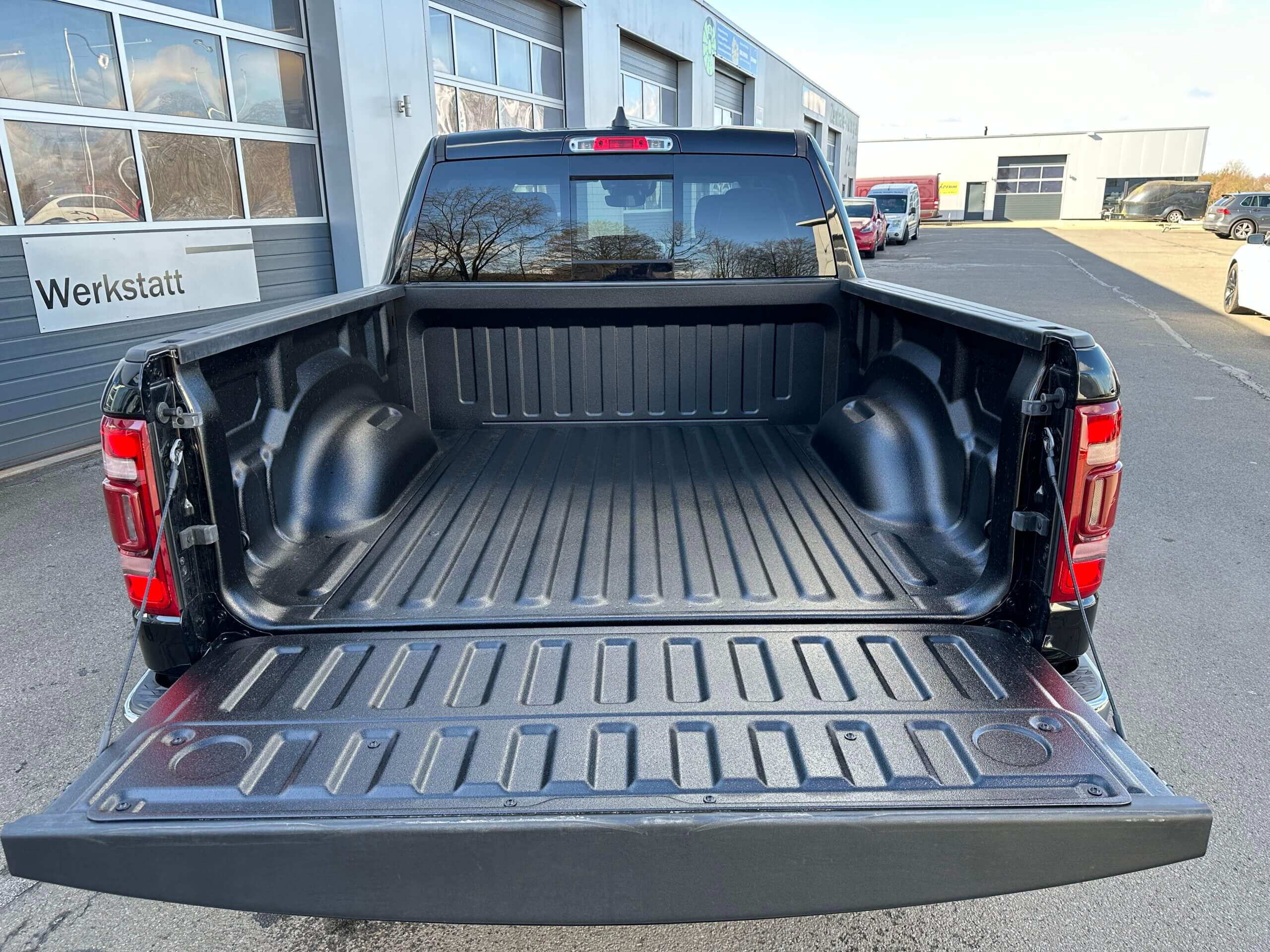 
RAM 1500 5,7 E-Torque Bighorn 12″ + LPG (4.000€) full									